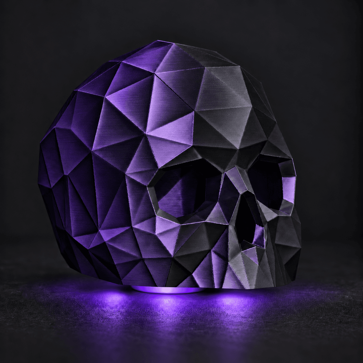 Sort og lilla SOULFIRE HEX RGB-kranielampe med underlys.